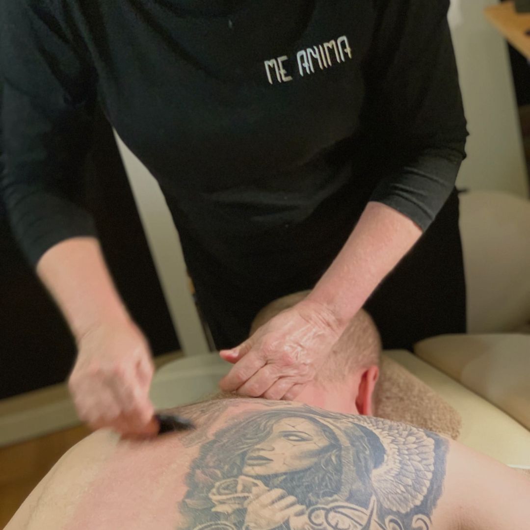 Gua Sha behandling kropp