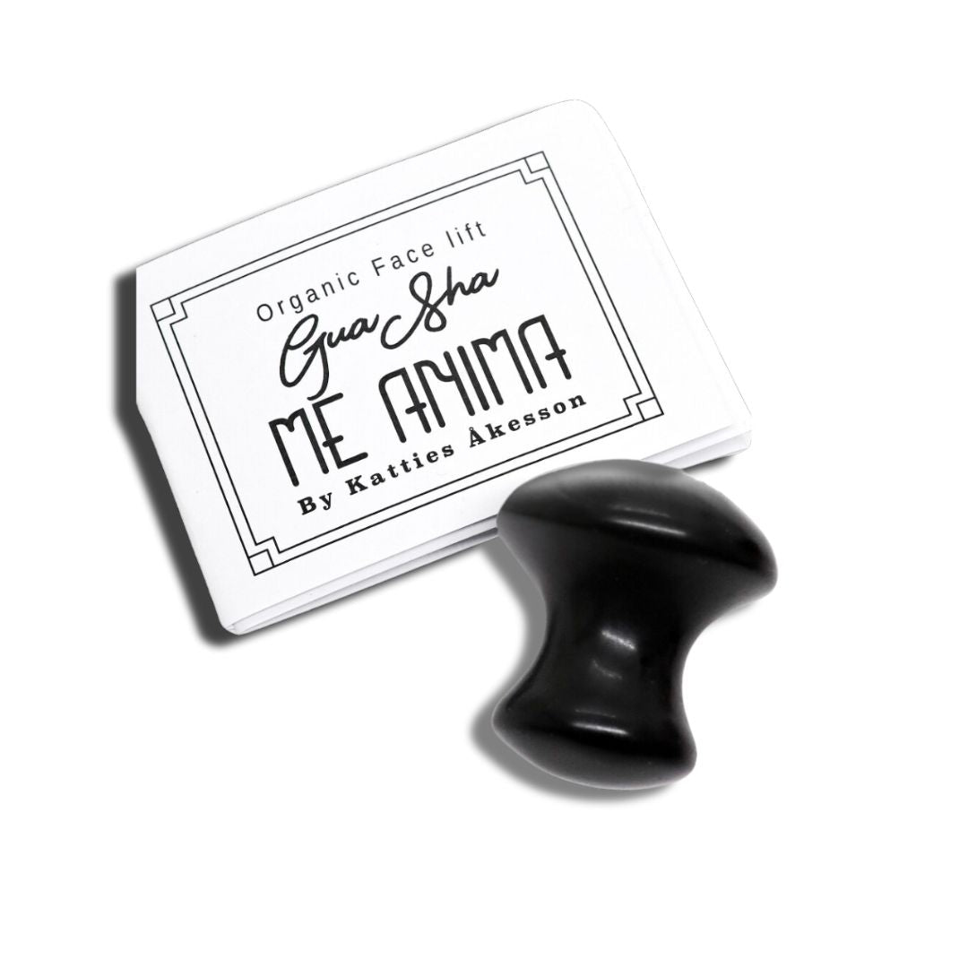 Gua Sha Mushroom i svart bian-sten med Me Anima-förpackning. Ett massageverktyg som används för att frigöra spänningar, stimulera blodcirkulationen och ge huden en avslappnad, frisk lyster.